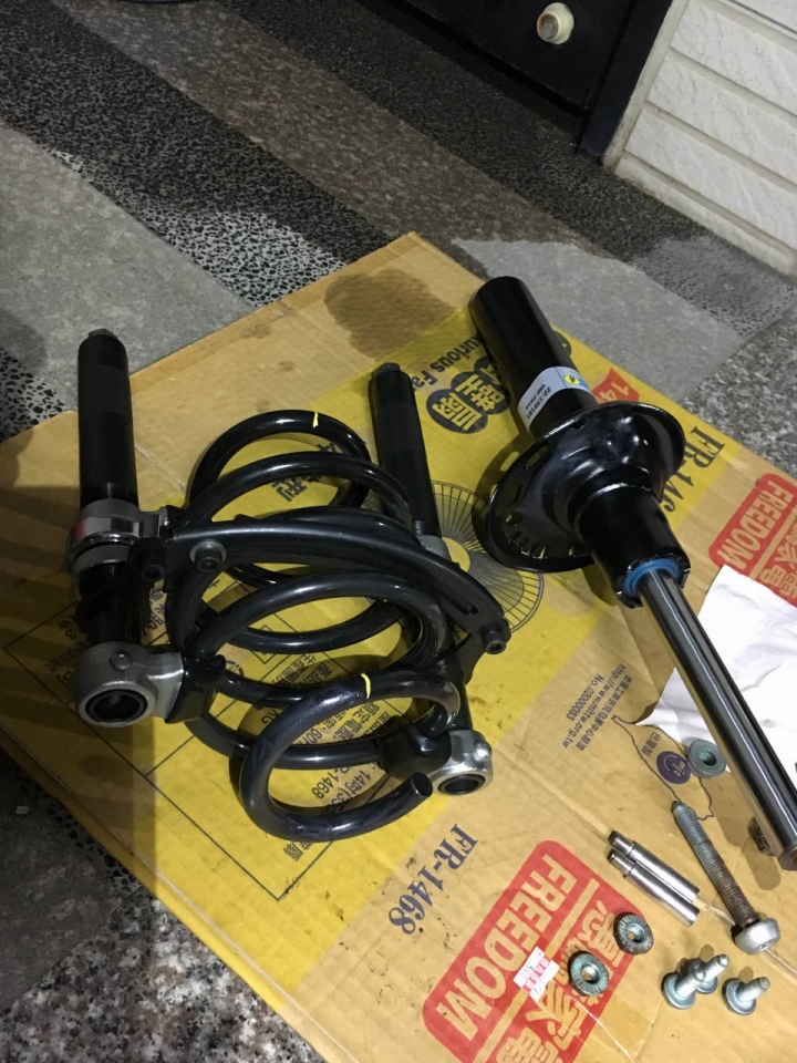 AUDI A3 更換避震器防塵套與傳動軸防塵套( Golf V GTI 也適用)
