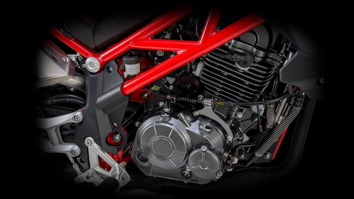 快上市了小檔車BENELLI NAKE-TNT135 國外改裝展