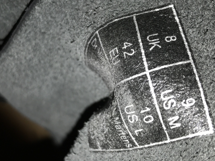 有神人能幫我鑑定馬丁鞋的真假嗎