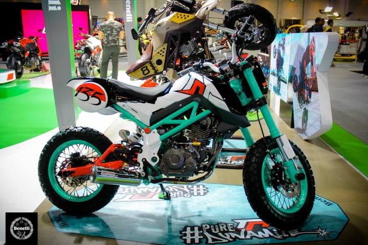快上市了小檔車BENELLI NAKE-TNT135 國外改裝展
