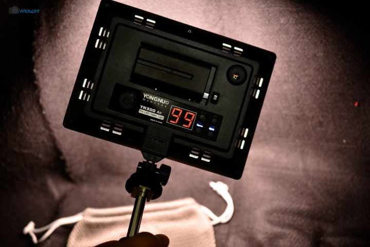 AIR之名 輕薄高亮度持續燈【YONGNUO YN-300 AIR】