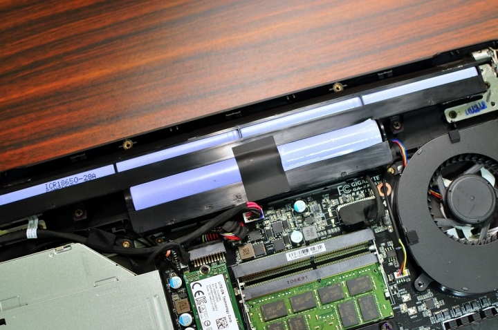 GIGABYTE P55W V7，效能小幅調整，溫度表現更理想