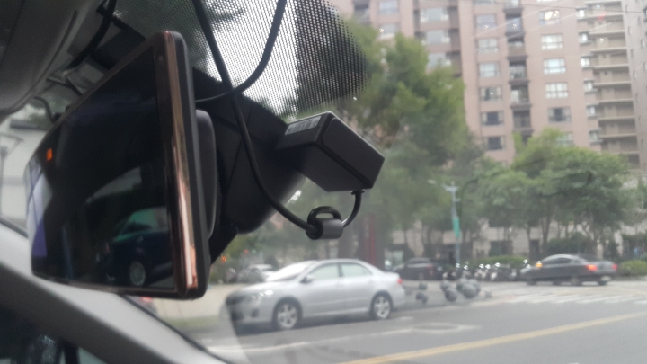 [美機分享開箱]FLYONE RM06前後1080P雙鏡行車紀錄器