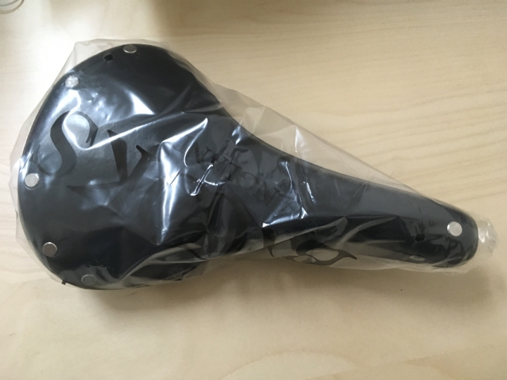 Look腳踏+Brooks坐墊3600有找