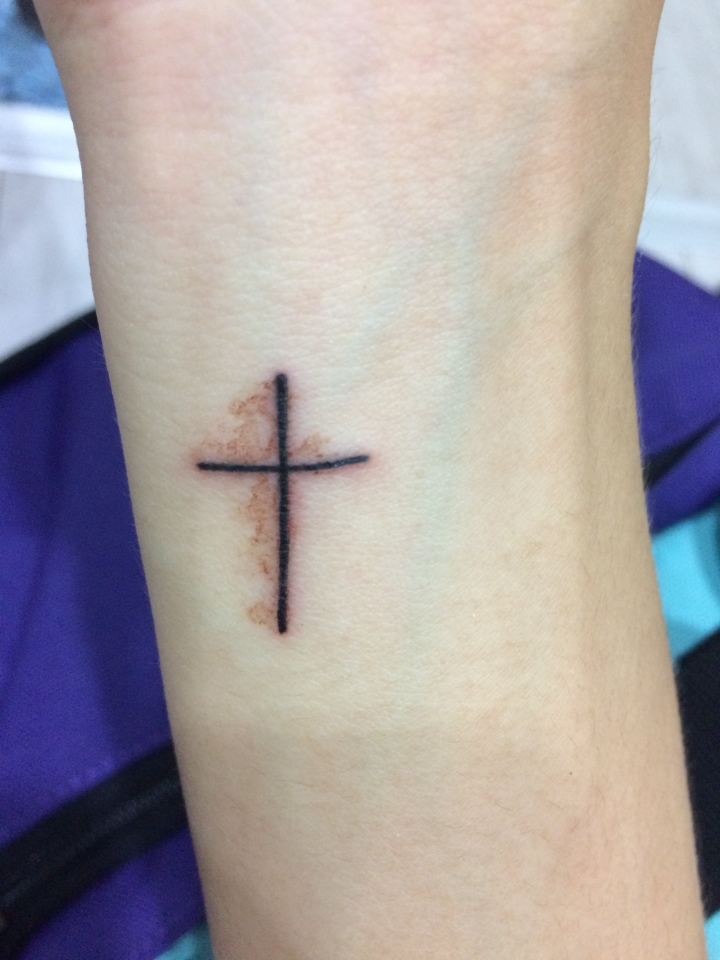 十字架と蜂［個人刺青拍攝］