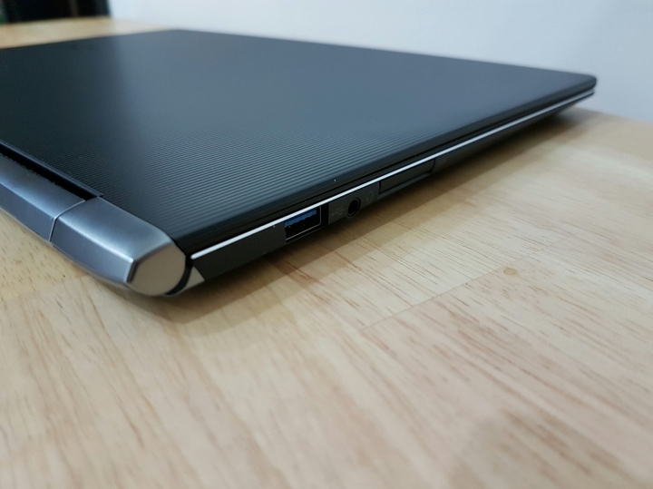 黑色Acer Swift 5比較UX410後開箱分享