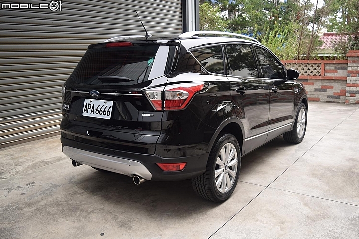 2017 KUGA 2.0 TDCI 黑色 開箱