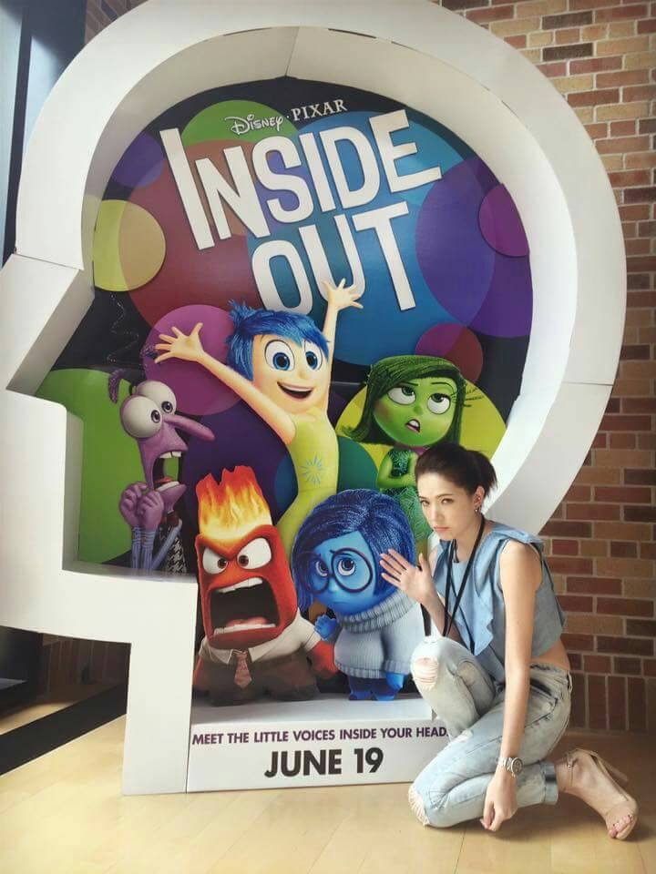 許瑋甯的褲子及鞋子