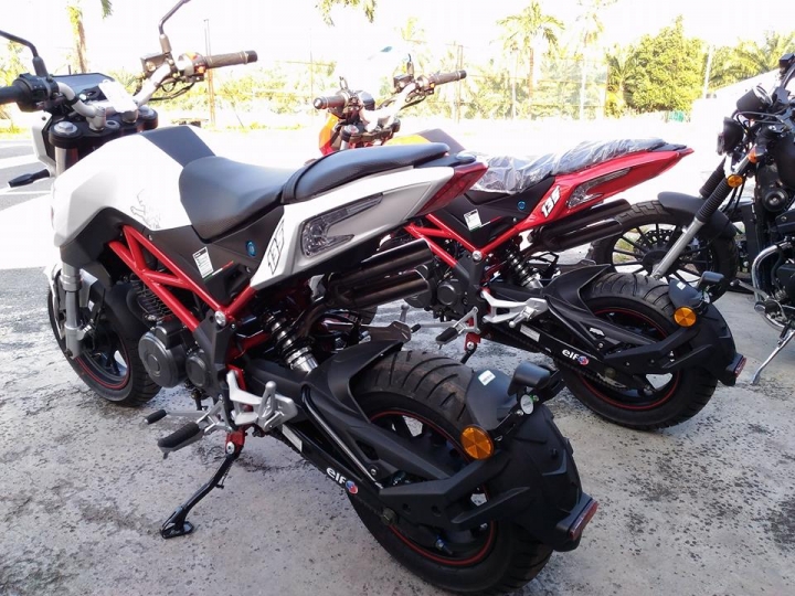 快上市了小檔車BENELLI NAKE-TNT135 國外改裝展