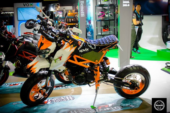 快上市了小檔車BENELLI NAKE-TNT135 國外改裝展