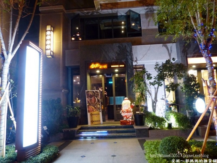 (((高雄食記)))鼓山區金荷mini精緻涮涮鍋之40盎司無敵戰斧牛排，當月生日壽星有優惠