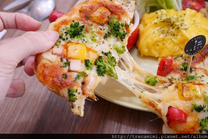 【食記】高雄44 Bit拍拍餐桌Cafe&Diner-早午餐好吃不踩雷，乾燥花讓你拍個夠！寵物友善推薦餐廳