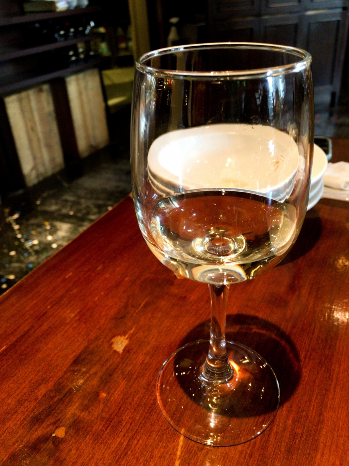 【美食。食記】東京 港區 白酒清爽 麵包香濃 BARBARA market place 325 霞ヶ関 義大利菜 麵包 紅酒 白酒 吃到飽