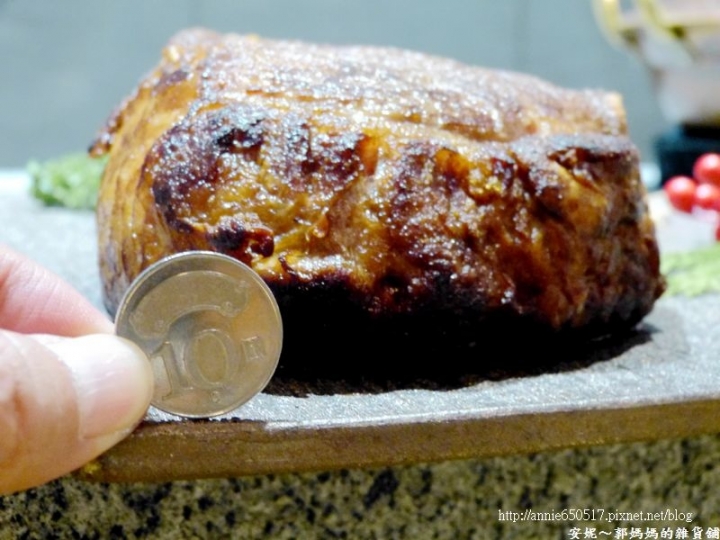 (((高雄食記)))鼓山區金荷mini精緻涮涮鍋之40盎司無敵戰斧牛排，當月生日壽星有優惠