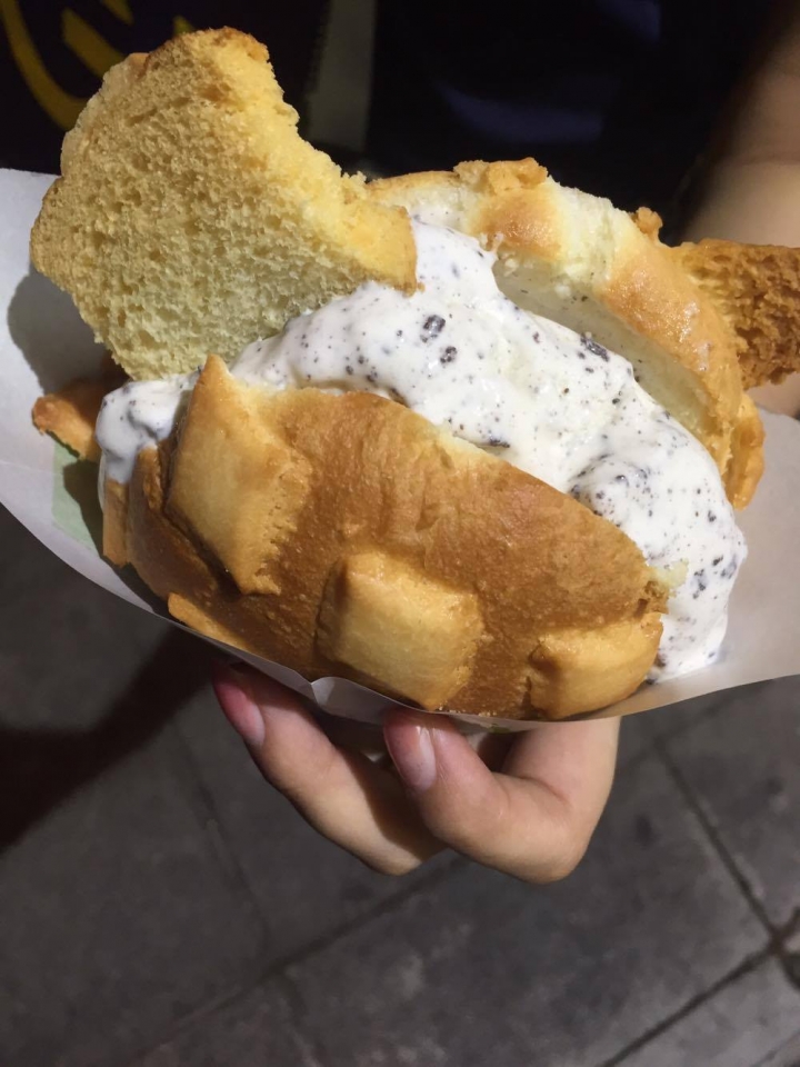 世界第二好吃的現烤冰淇淋菠蘿麵包 | 台北信義店| 想吃不必再飛日本，給你個暢快