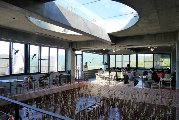 【新北石碇 | 景觀咖啡廳】群山環抱中的世外桃源♣Loft17 森活休閒園區