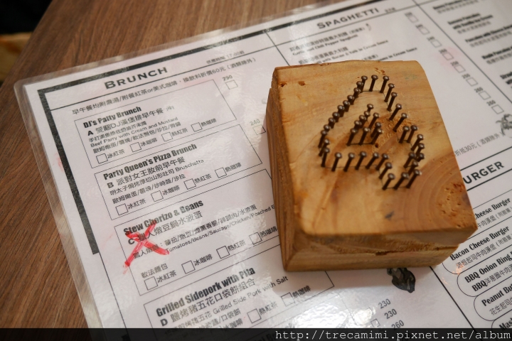 【食記】高雄44 Bit拍拍餐桌Cafe&Diner-早午餐好吃不踩雷，乾燥花讓你拍個夠！寵物友善推薦餐廳