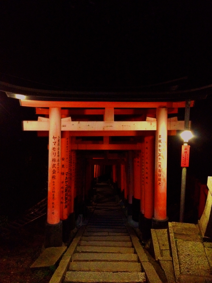 京都【景點】自由行-晚上去伏見稻荷大社 和 黃昏去金閣寺 【京都晚上景點】