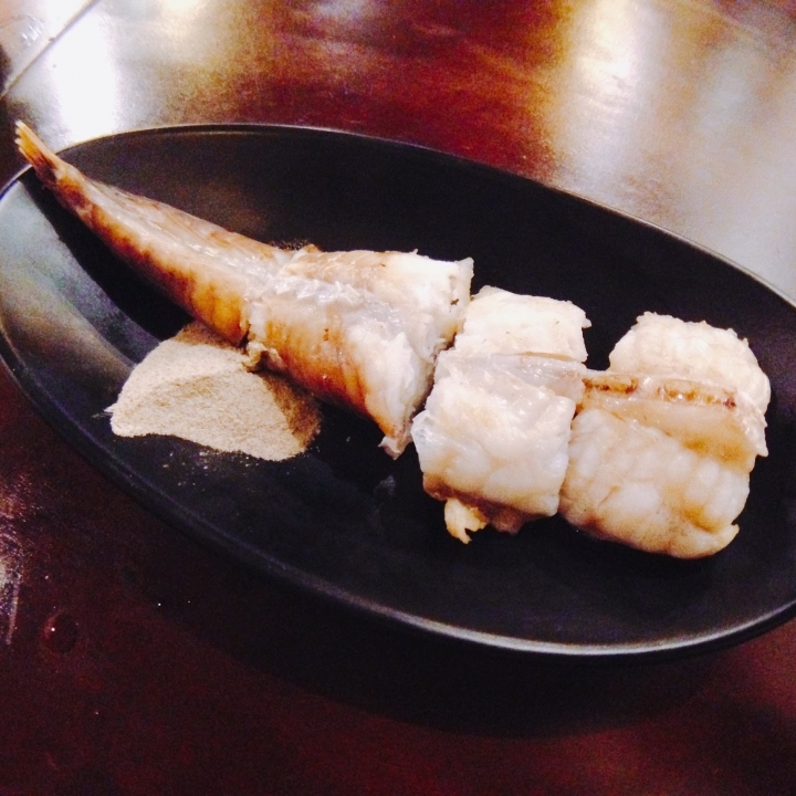 【老寶食記】伊通街老疆胡烤肉鋪，孜然味滿天飛的隱藏串燒居酒屋