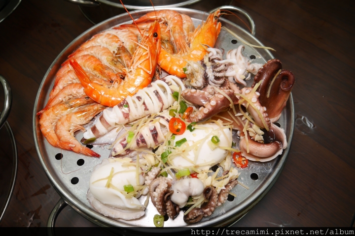 【食記】高雄蒸品鮮汕頭沙茶爐永豐店-海鮮塔豪氣登場霸氣推薦/CP值超高/海鮮蒸氣料理/汕頭湯底好滋味