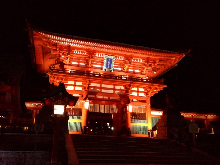 京都【景點】自由行-晚上去伏見稻荷大社 和 黃昏去金閣寺 【京都晚上景點】