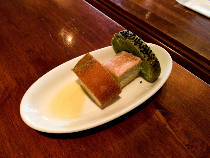 【美食。食記】東京 港區 白酒清爽 麵包香濃 BARBARA market place 325 霞ヶ関 義大利菜 麵包 紅酒 白酒 吃到飽