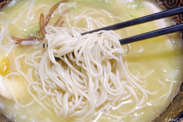 吳留手拉麵，串燒跨足拉麵，帶來濃厚雞白湯