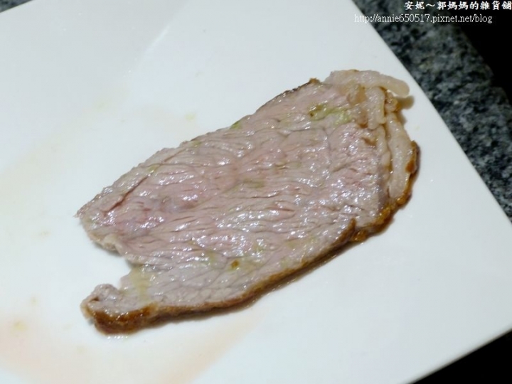 (((高雄食記)))鼓山區金荷mini精緻涮涮鍋之40盎司無敵戰斧牛排，當月生日壽星有優惠