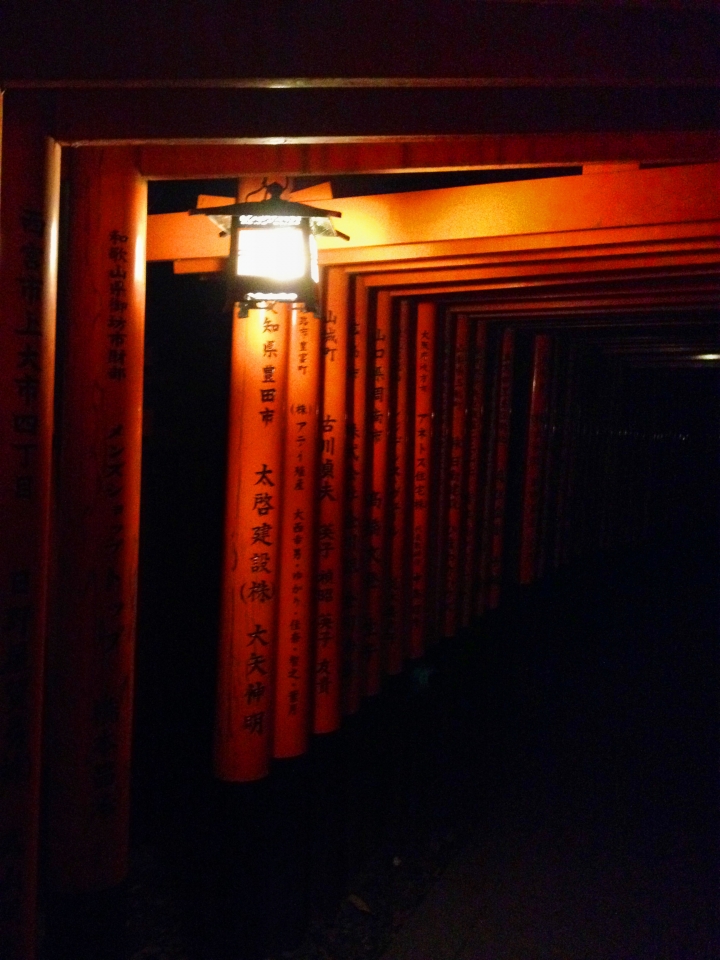 京都【景點】自由行-晚上去伏見稻荷大社 和 黃昏去金閣寺 【京都晚上景點】