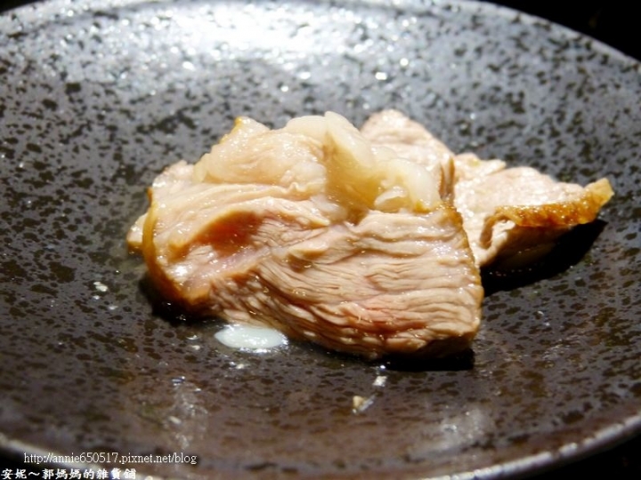 (((高雄食記)))鼓山區金荷mini精緻涮涮鍋之40盎司無敵戰斧牛排，當月生日壽星有優惠