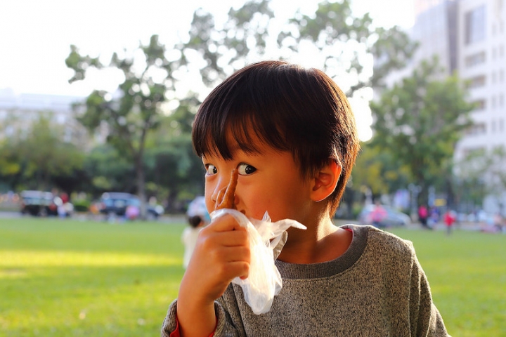 【親子景點】台中野餐地點推薦，好停車的中興大學（有草皮、人工湖、小動物）