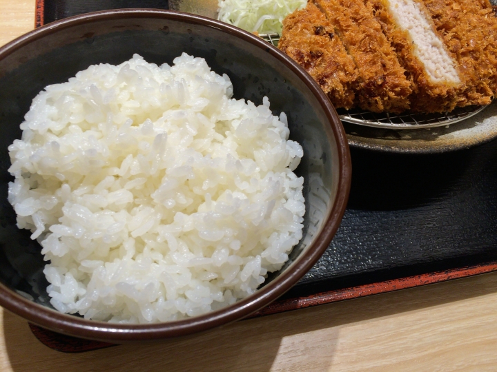 【美食。食記】東京 東新宿 雷！ 外皮過脆 小心刮嘴 松乃家 豬排飯 平價 雷
