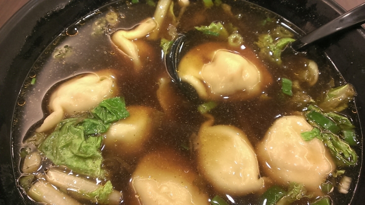 [牛肉麵/水餃/葱油餅]苗栗竹南半畝田北方麵食竹南店~牛肉湯餃食記~平價~~竹南火車站附近~