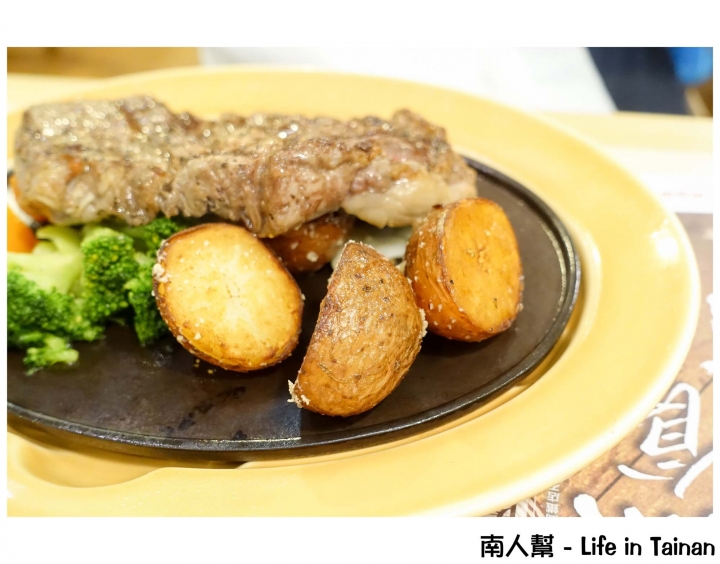 【高雄左營-美食】交通便利│餐點多樣化│日式家庭餐廳~樂雅樂Royal Host