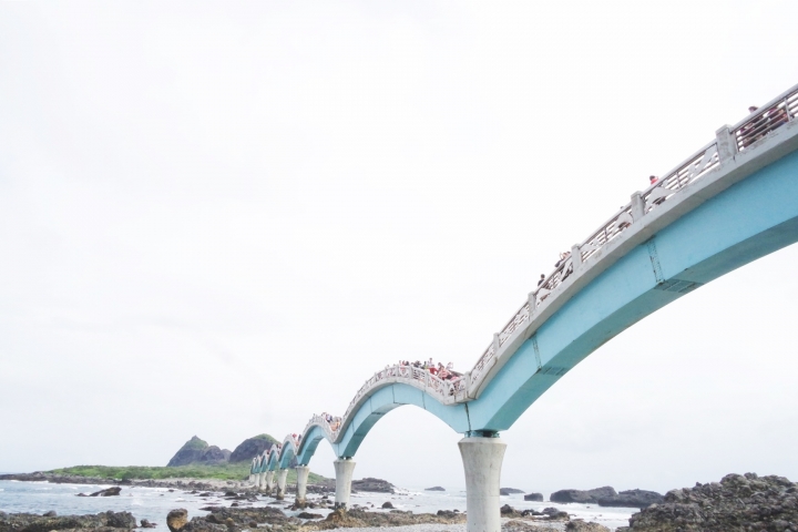 【台東成功│景點】三仙台│八拱跨海步橋，背著山迎著海，等著第一道曙光灑落在海面上
