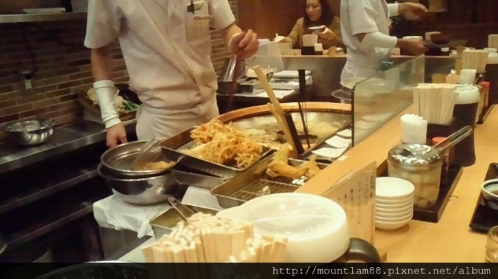 大阪【美食】平價又好吃的天婦羅和饅魚飯【大阪美食推介】