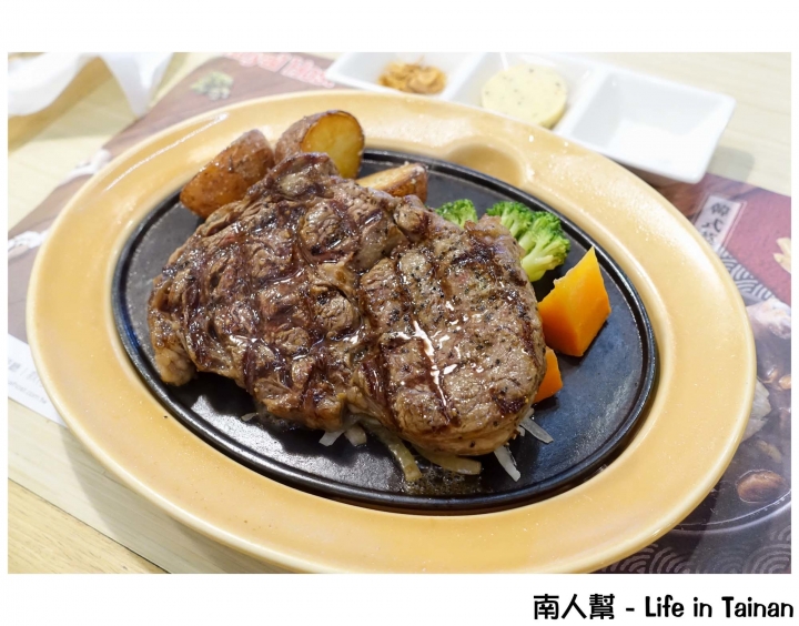 【高雄左營-美食】交通便利│餐點多樣化│日式家庭餐廳~樂雅樂Royal Host