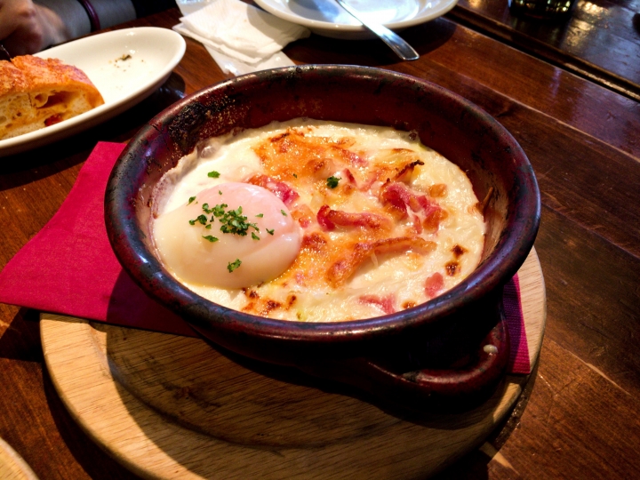 【美食。食記】東京 港區 白酒清爽 麵包香濃 BARBARA market place 325 霞ヶ関 義大利菜 麵包 紅酒 白酒 吃到飽