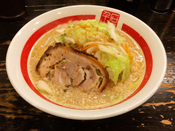 【美食。食記】東京 巢鴨 肥肉鮮香 油腴不膩 千石自慢ラーメン 拉麵 沾麵 推薦 男生