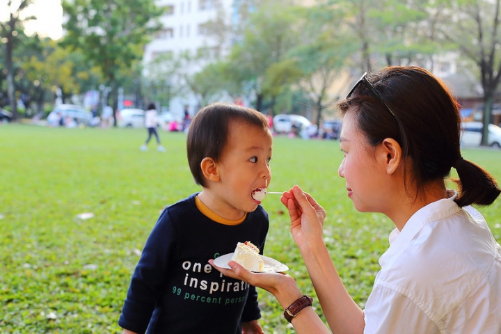 【親子景點】台中野餐地點推薦，好停車的中興大學（有草皮、人工湖、小動物）