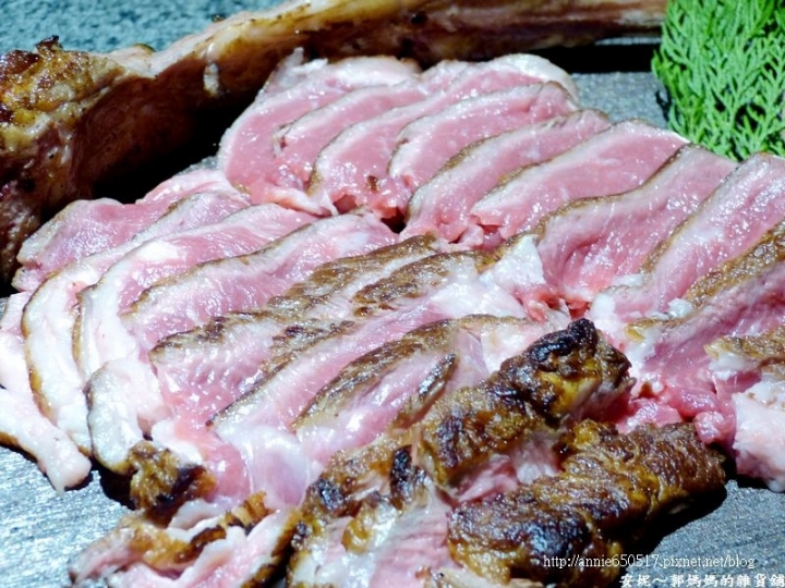 (((高雄食記)))鼓山區金荷mini精緻涮涮鍋之40盎司無敵戰斧牛排，當月生日壽星有優惠