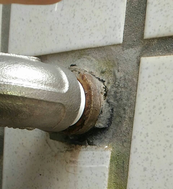 我的自宅惡搞_第四彈 : [番外篇] 熱水管漏水啦!