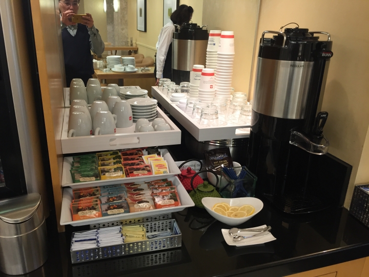United Airlines First Class Arrivals Lounge