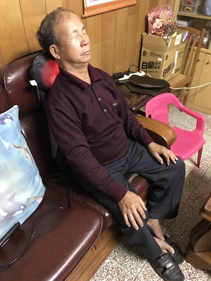 DOCTORAIR日本來的按摩椅 機動性滿點小小 開箱