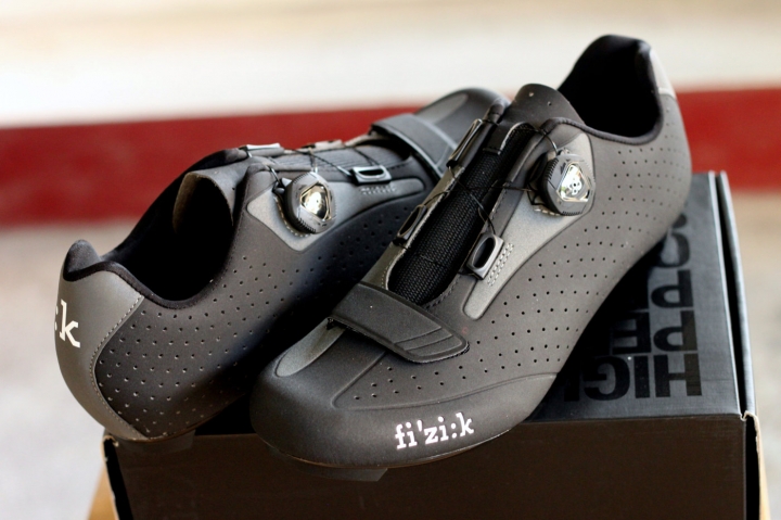 卡鞋推薦 Shimano RC7 與 Fizik R5B