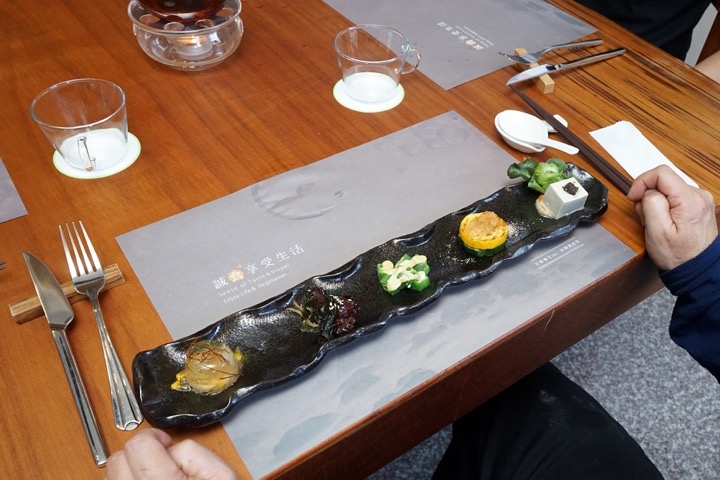 【台南蔬食餐廳-安平】食蔬茶齋｜大自然的禮讚，把最健康養生的料理端上桌！歡迎手浴|創意蔬食料理|品茶|聚餐放鬆