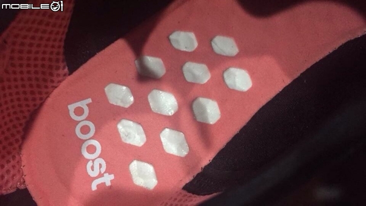 Adidas NMD R1 請各位幫忙驗真偽