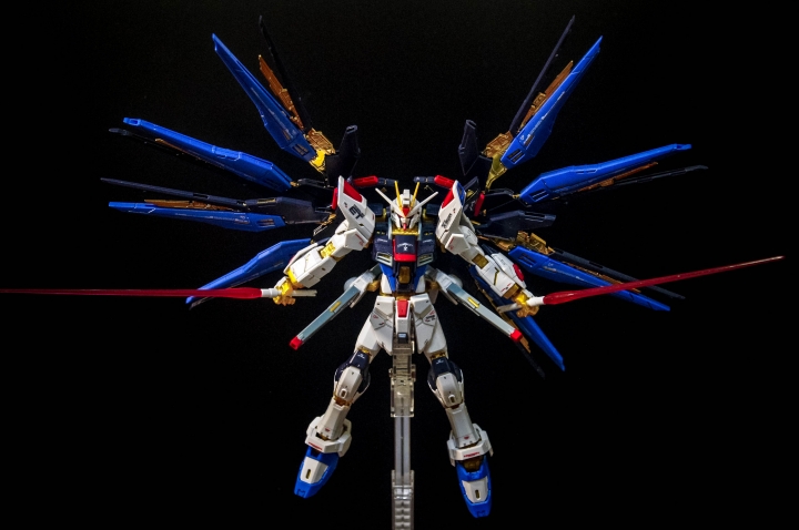 1/144 RG  STRIKE FREEDOM