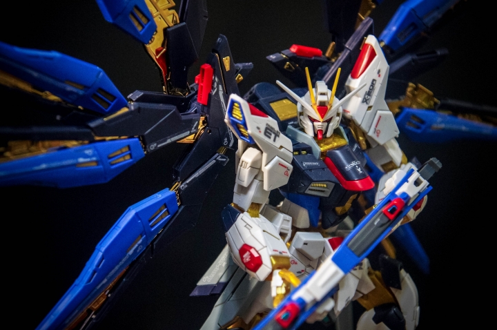 1/144 RG  STRIKE FREEDOM