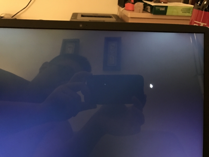 acer swift 5 新品螢幕漏光等待換新機（已換過一次但還是漏光）